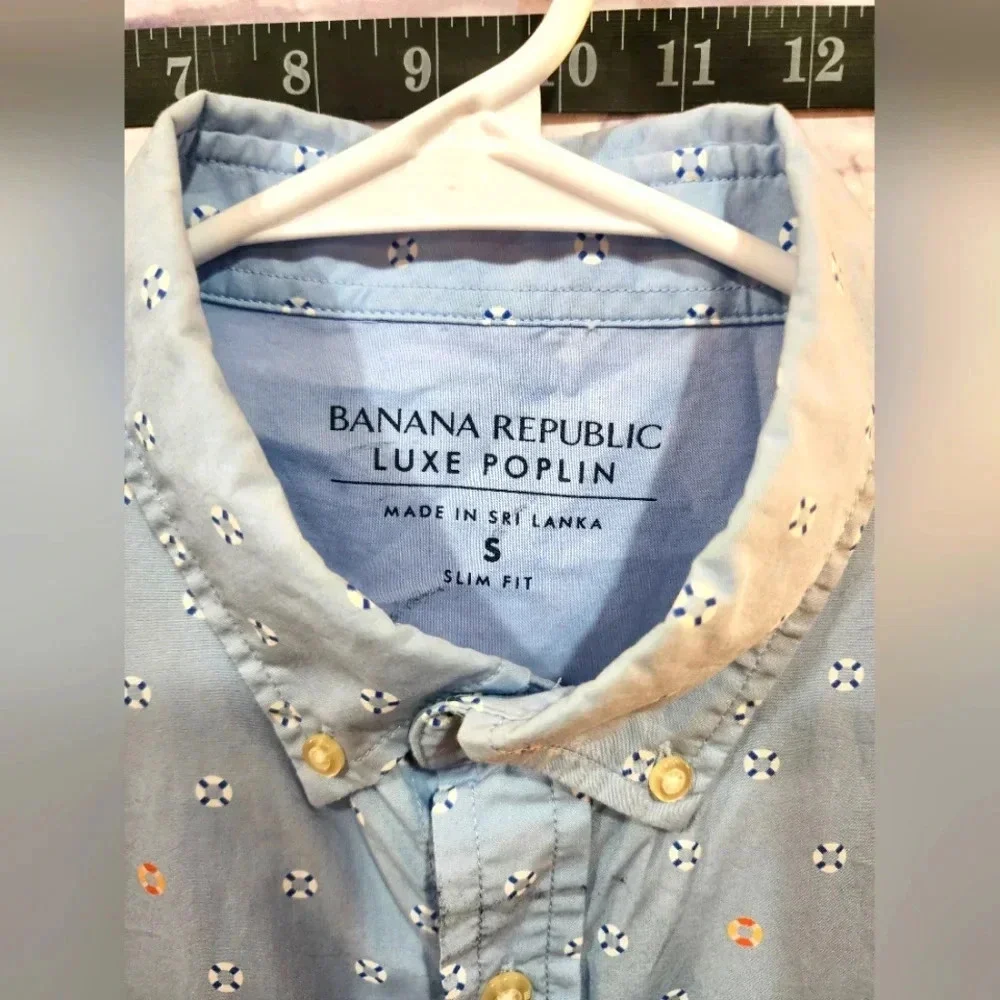 Light blue Banana Republic men's dress shirt Size Small